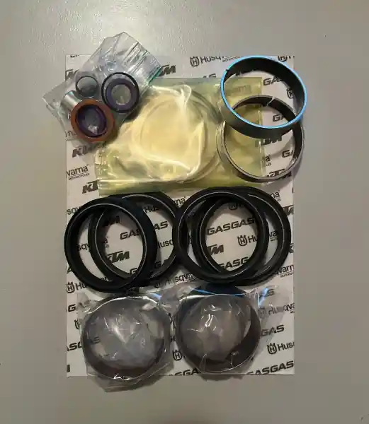 Preț promoțional SET DE ÎNTREȚINERE PENTRU FURCĂ 48 MM